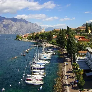 https://excelsior-bay.hotelinveneto.com