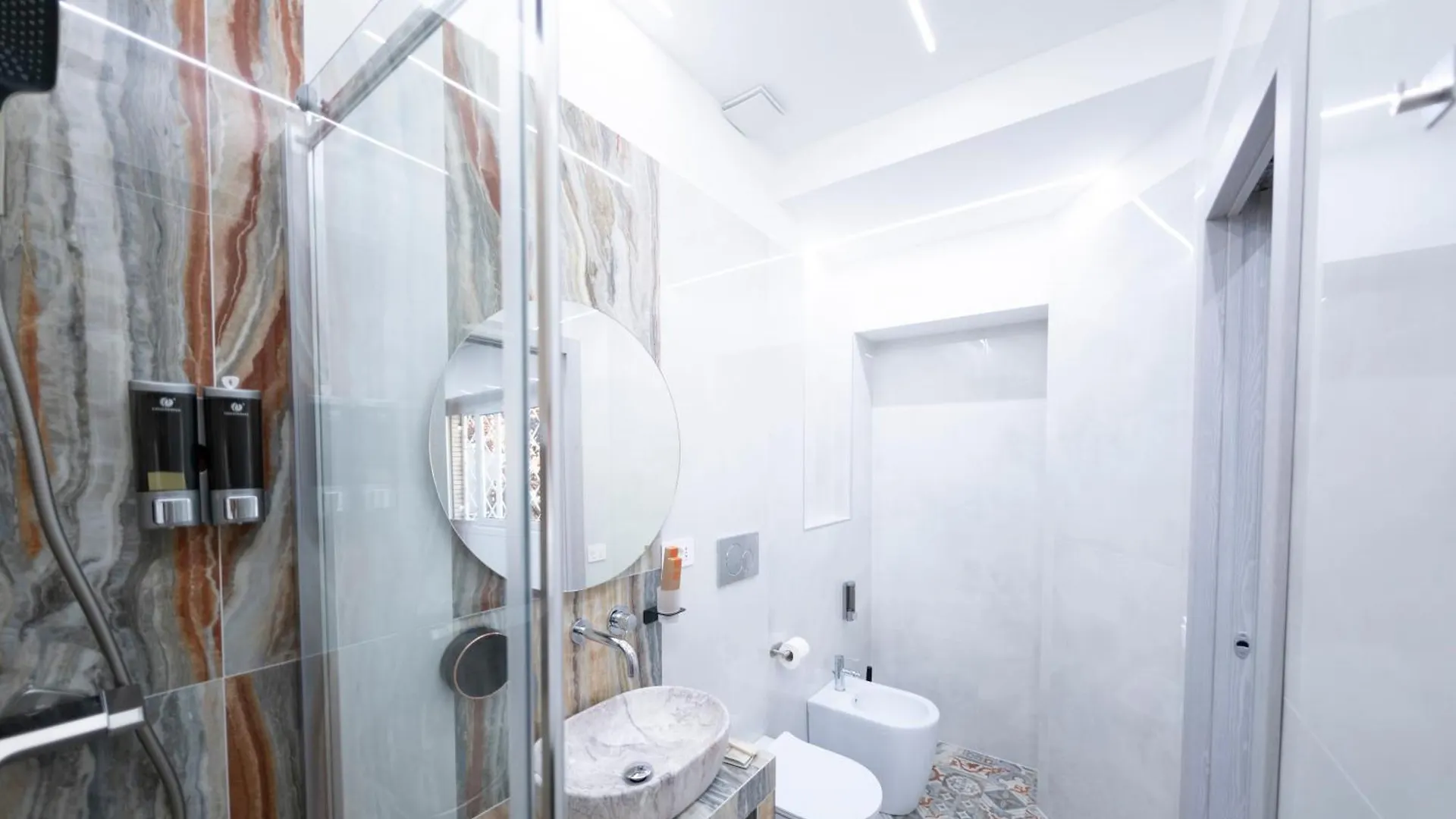 New Luxury Rooms Rome Bed & Breakfast